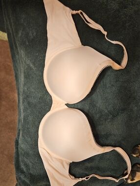 Victoria's Secret Light Nude Molded T-Shirt Bra